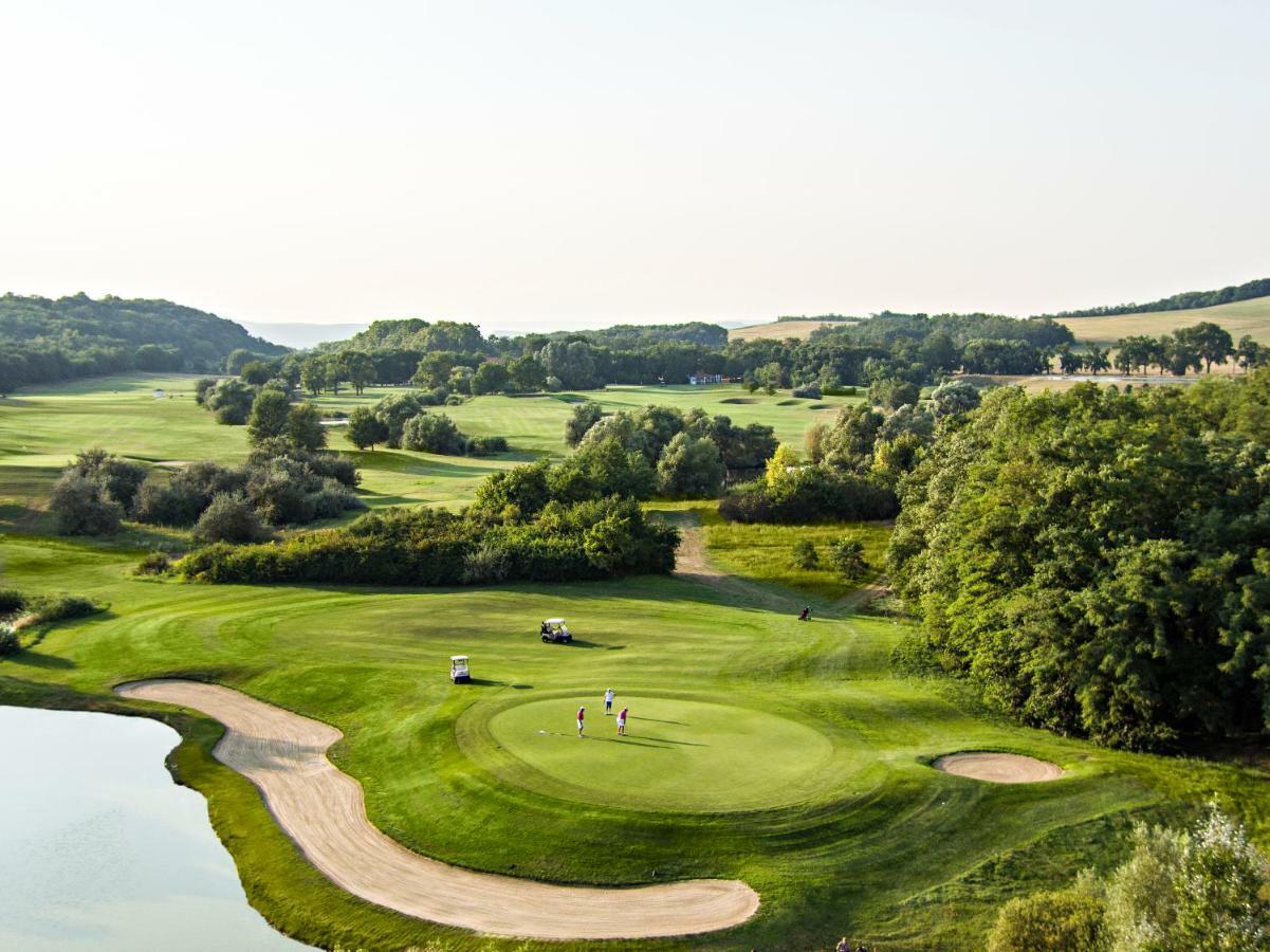 Pannonia Golf & Country Club Bed & Breakfast Alcsutdoboz Exterior photo
